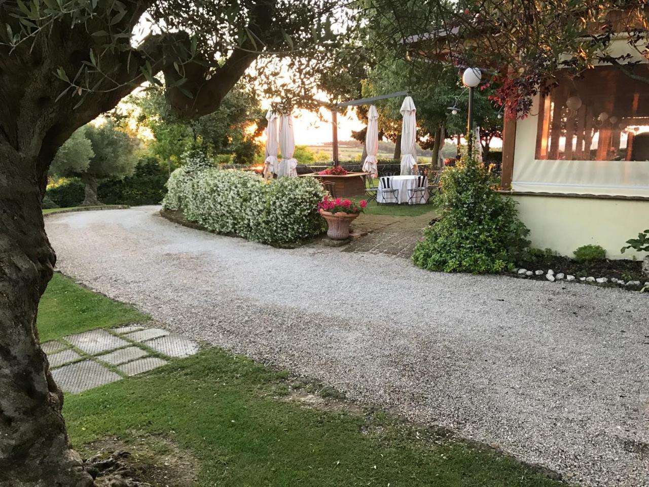 Hotel Casale Delle Arti Mosciano SantʼAngelo Exterior foto